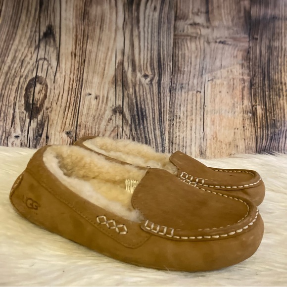 Uggs Ansley Slip Ons Slippers - Picture 1 of 10